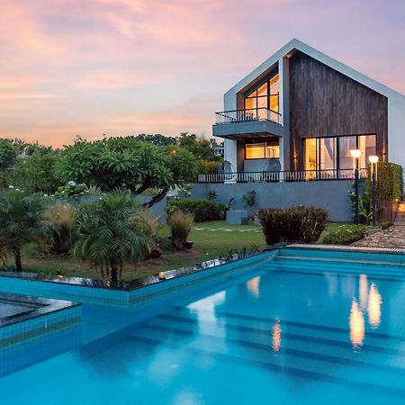 Stayvista At The Rainfield Villa With Gazebo & Lawn Nashik Exterior foto